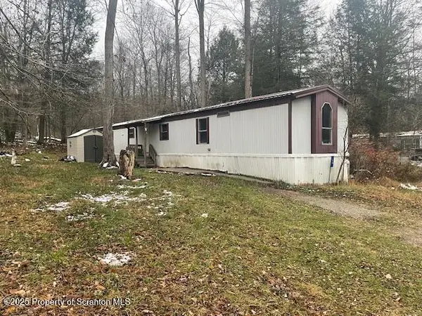 69 Robin LN, Clifton Twp, PA 18424