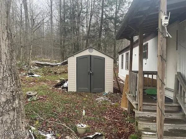 69 Robin LN, Clifton Twp, PA 18424
