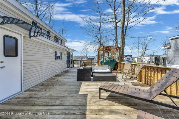 71 Lakeview, Covington Twp, PA 18424