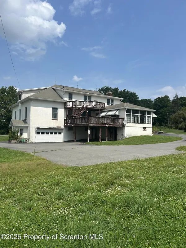 220 Hickory Ridge RD, Greenfield Twp, PA 18407