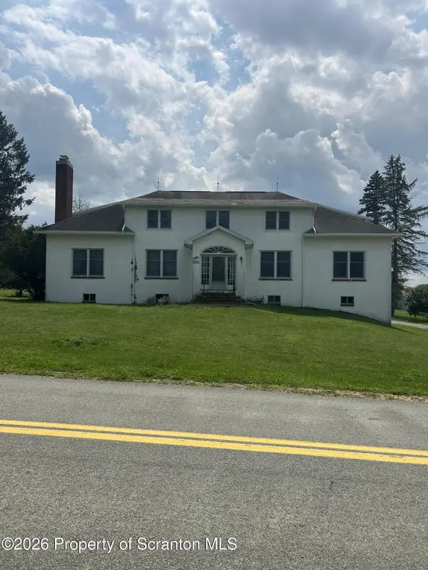 220 Hickory Ridge RD, Greenfield Twp, PA 18407