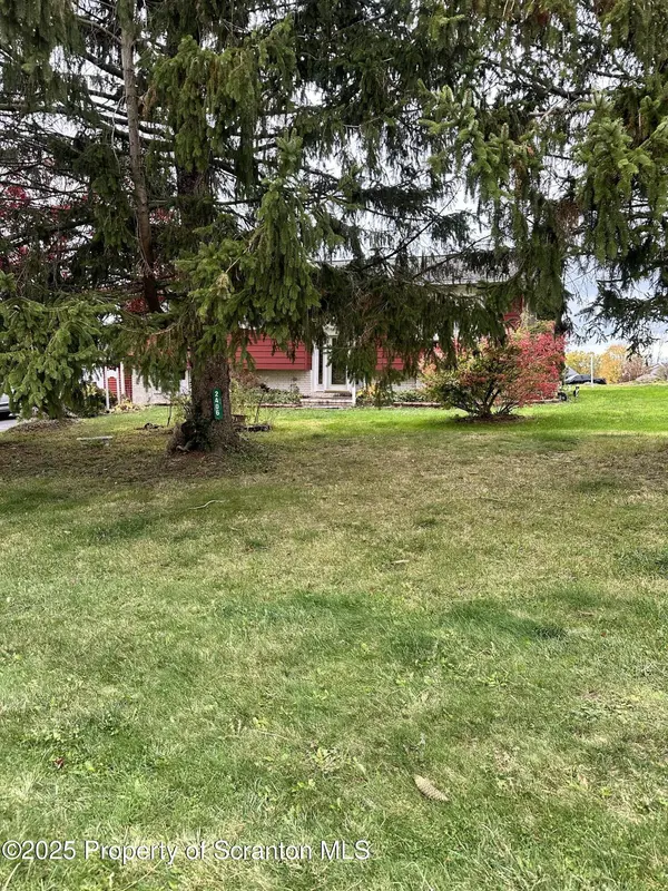 2406 Lakeview DR, Ransom Township, PA 18411