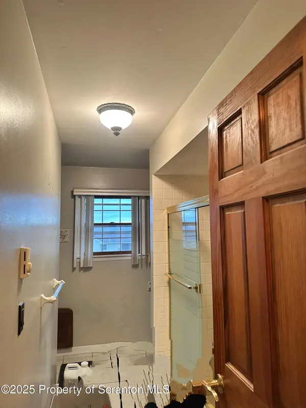 2406 Lakeview DR, Ransom Township, PA 18411