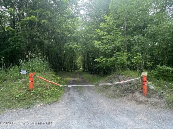 220 Salem Mountain RD, Carbondale, PA 18407