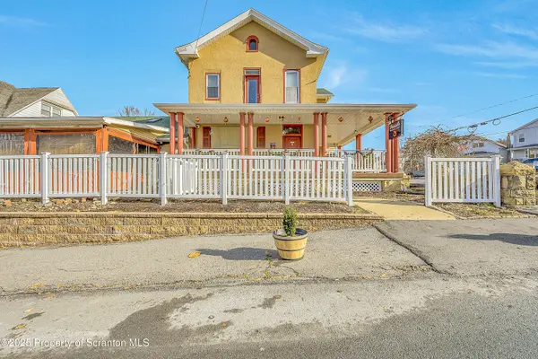 411 Chestnut ST, Dunmore, PA 18512