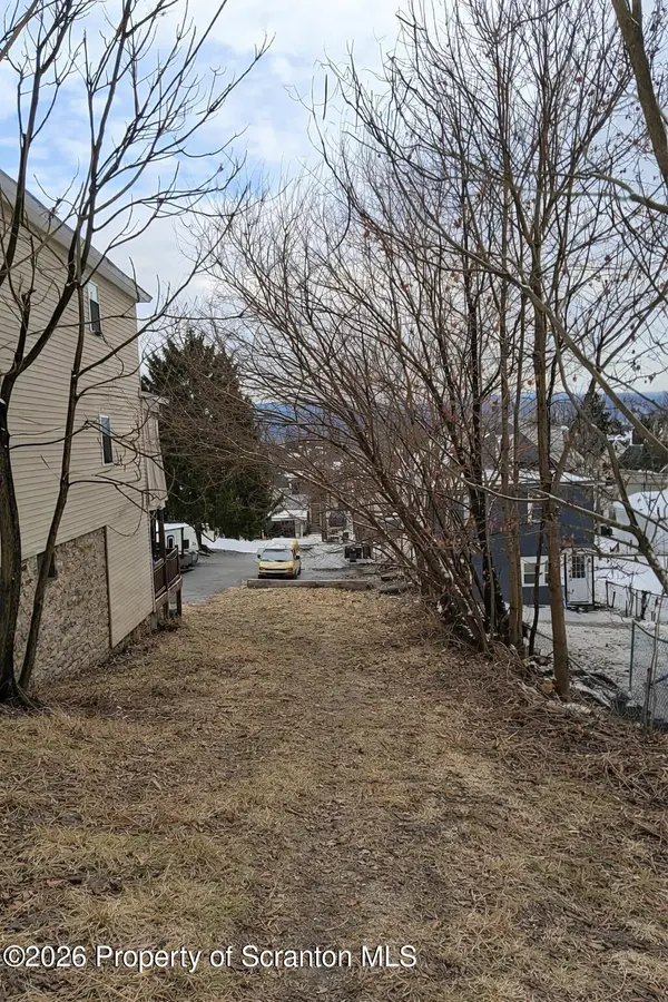 360 N Garfield AVE, Scranton, PA 18504