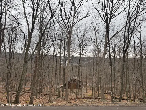 6 Iroquois CIR, Hazle Twp, PA 18201