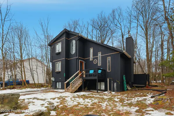 1379 Winding WAY, Tobyhanna, PA 18466