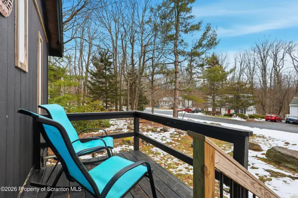 1379 Winding WAY, Tobyhanna, PA 18466
