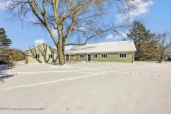 1208 Country Club RD, Newton Twp, PA 18411