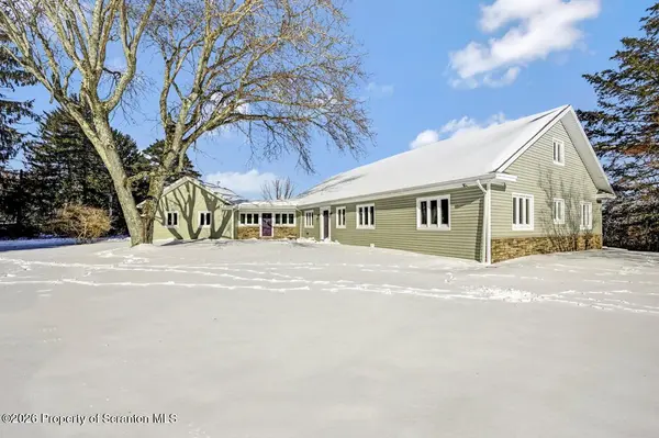 1208 Country Club RD, Newton Twp, PA 18411