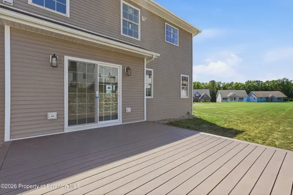 517 Poppy LN, Moosic, PA 18507