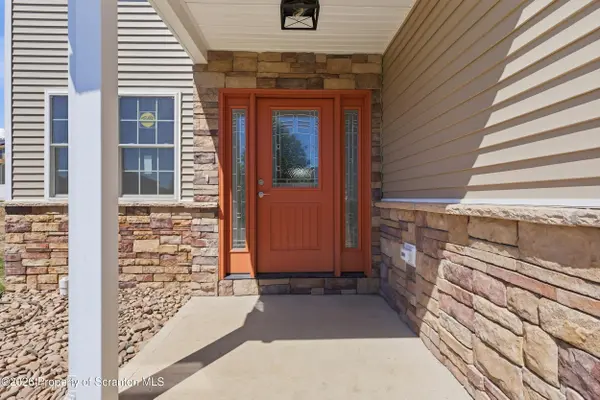 517 Poppy LN, Moosic, PA 18507