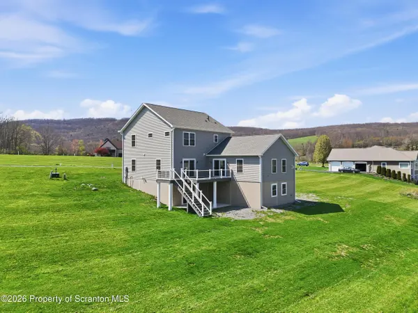 167 Braemar TER, Factoryville, PA 18419