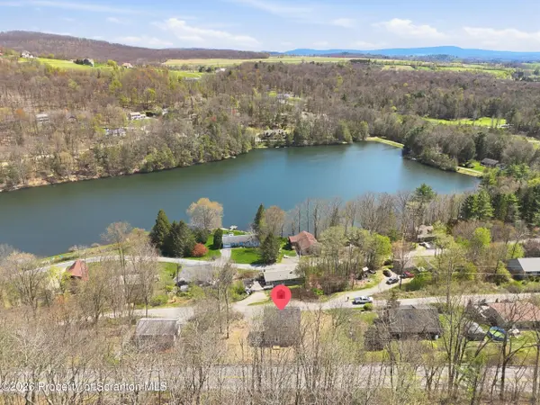 7 1/2 LakeView DR, Tunkhannock, PA 18657