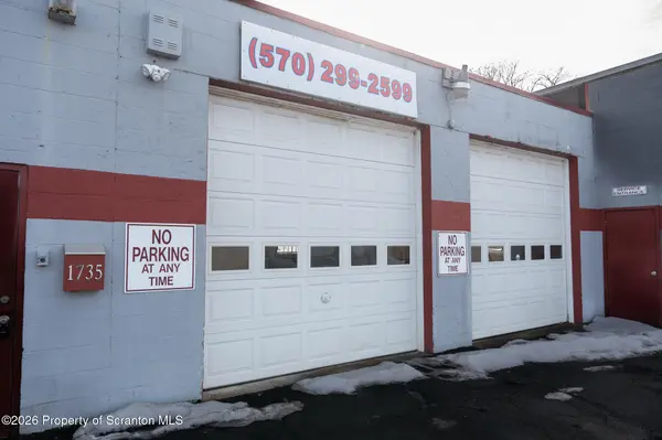 1735 River RD, Jenkins Twp, PA 18640
