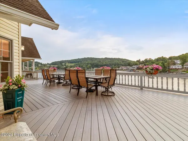 218 Point RD, Lake Winola, PA 18625