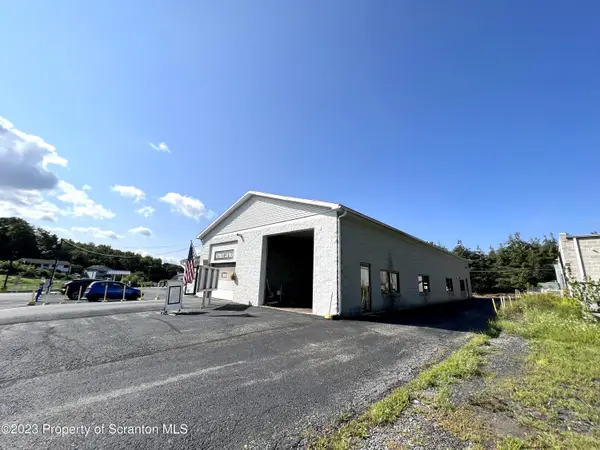 30 Sturges RD, Peckville, PA 18452