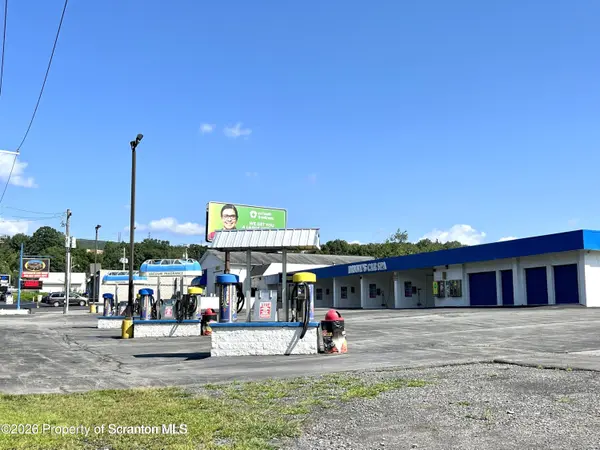 30 Sturges RD, Peckville, PA 18452