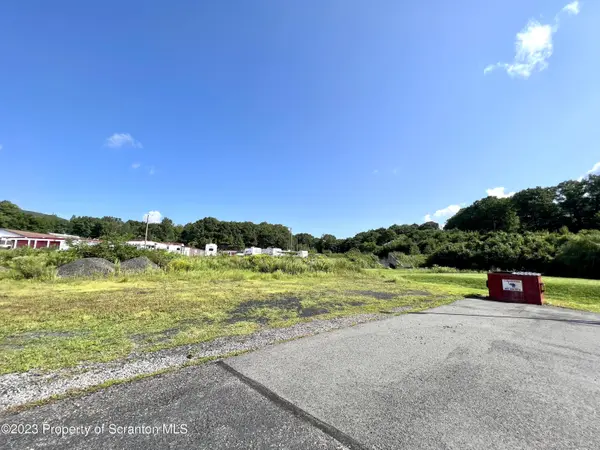 30 Sturges RD, Peckville, PA 18452