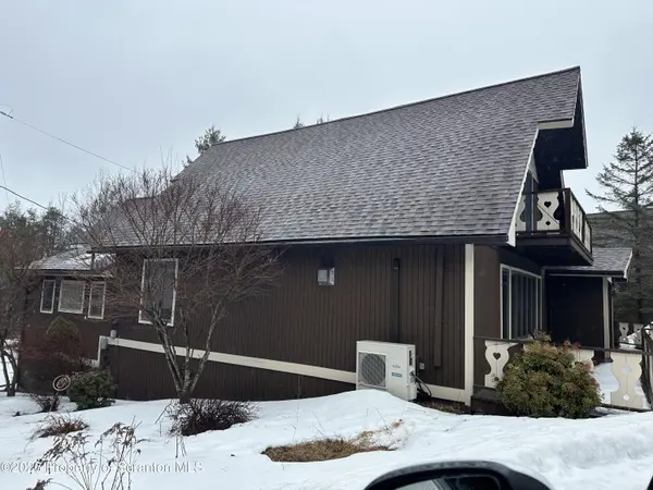 15 Fall PL, Union Dale, PA 18470