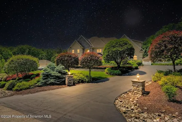 52 Ivywood DR, Clarks Summit, PA 18411