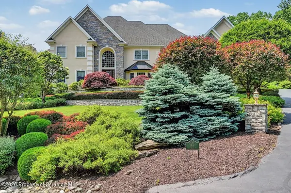 52 Ivywood DR, Clarks Summit, PA 18411