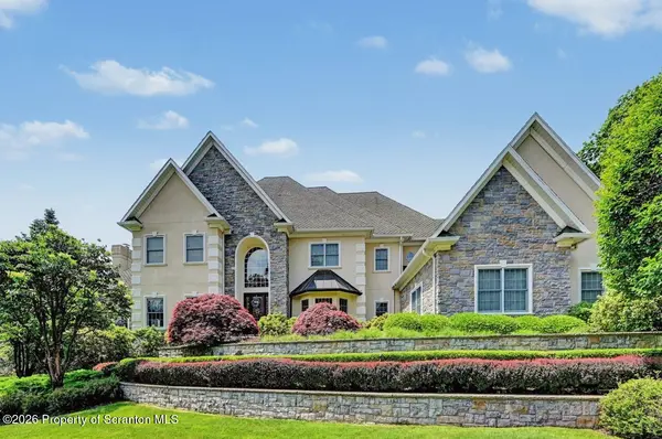 52 Ivywood DR, Clarks Summit, PA 18411