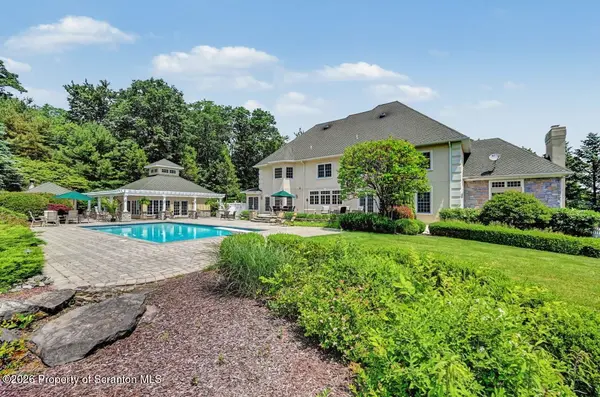 52 Ivywood DR, Clarks Summit, PA 18411