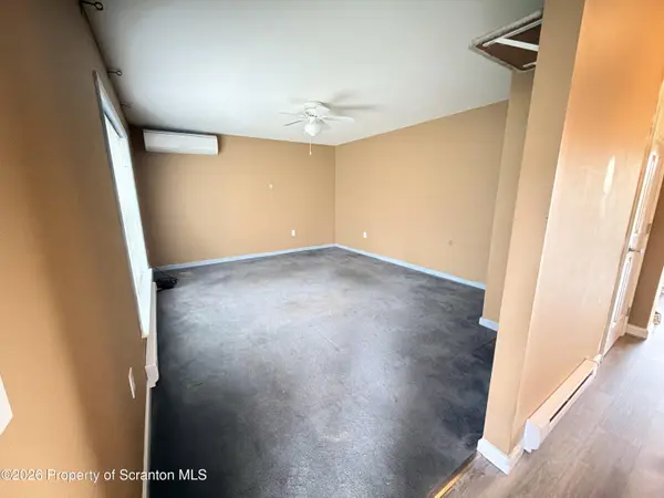 41 S Waterford RD, Dalton, PA 18414