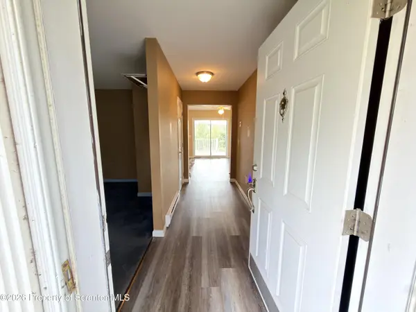 41 S Waterford RD, Dalton, PA 18414