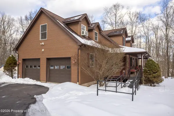 1007 Sierra CT, Hawley, PA 18428