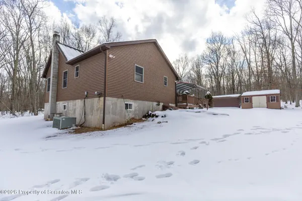 1007 Sierra CT, Hawley, PA 18428