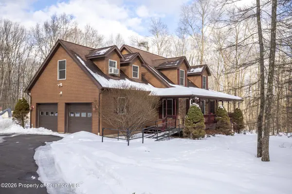 1007 Sierra CT, Hawley, PA 18428