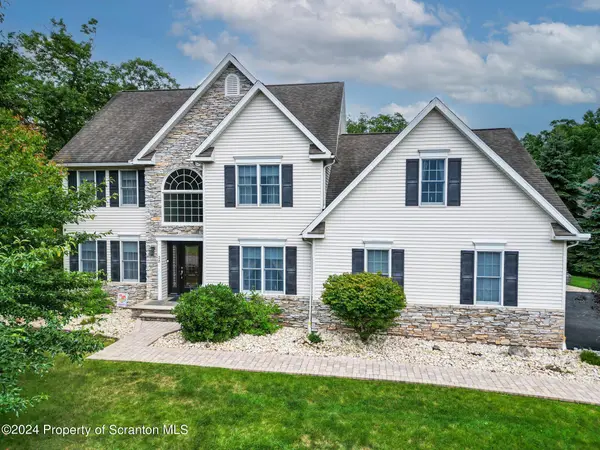 28 Harley DR, Mountaintop, PA 18707