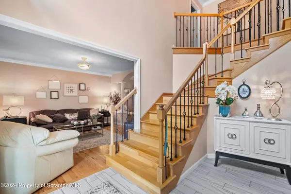 28 Harley DR, Mountaintop, PA 18707