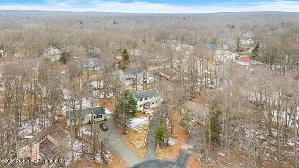 7445 Tamara LN, Tobyhanna, PA 18466