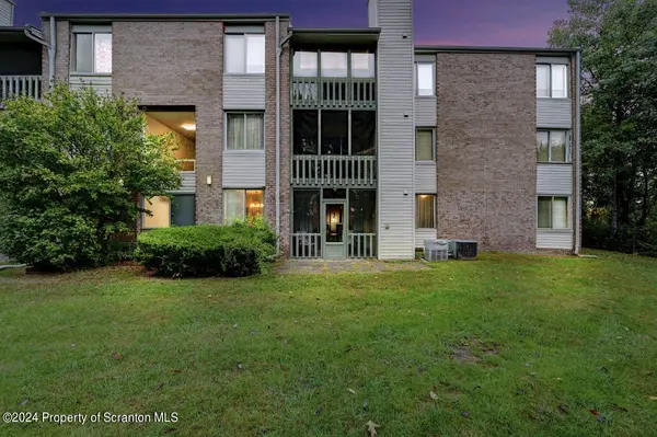 1102 Summit Pointe, Scranton, PA 18508