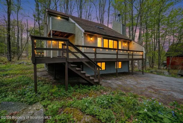 10 Garden DR, Lake Ariel, PA 18436