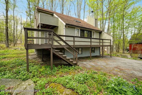 10 Garden DR, Lake Ariel, PA 18436