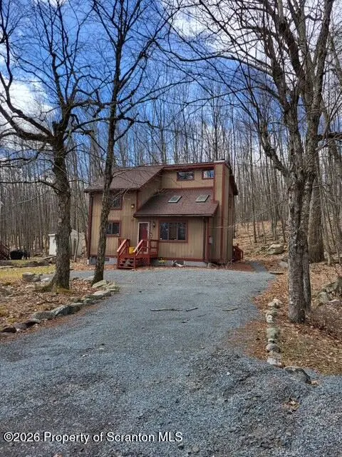 104 Country Club DR, Thornhurst, PA 18424