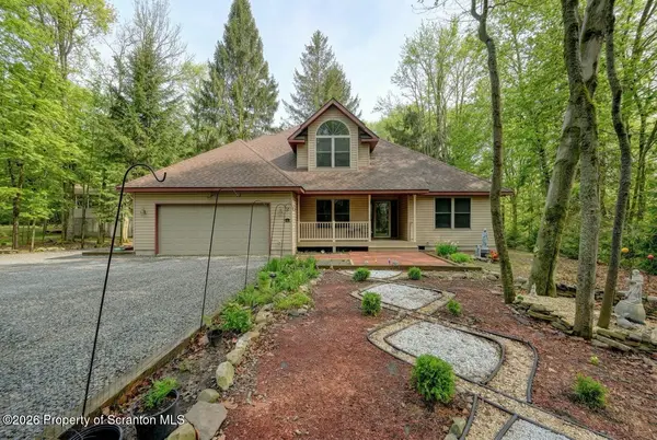 42 Wildflower CIR, Gouldsboro, PA 18424