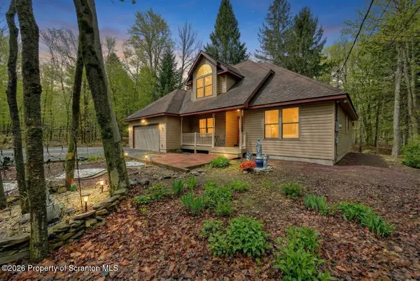 42 Wildflower CIR, Gouldsboro, PA 18424