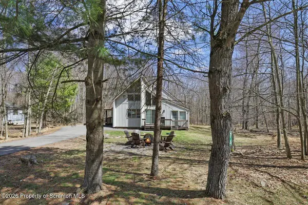 74 Mildred DR, Clifton Twp, PA 18424
