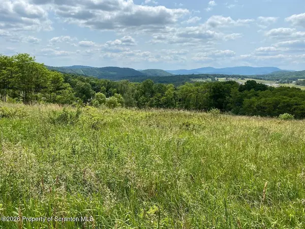 5 Middle Mountain DR, Tunkhannock, PA 18657