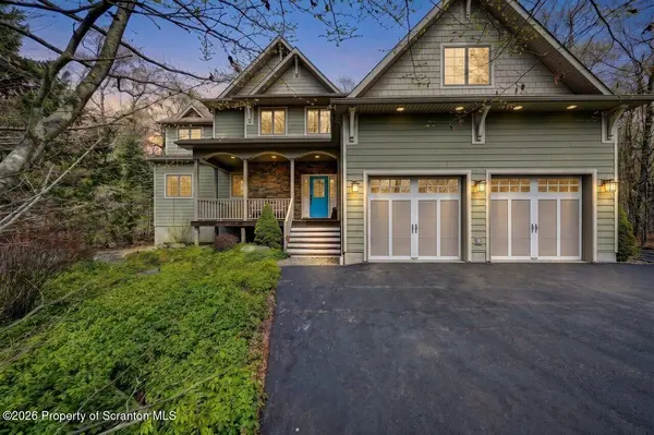 88 Lakeview Timbers DR, Gouldsboro, PA 18424