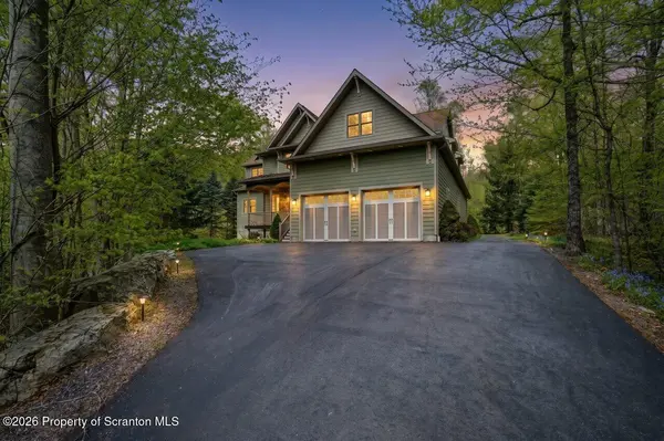 88 Lakeview Timbers DR, Gouldsboro, PA 18424