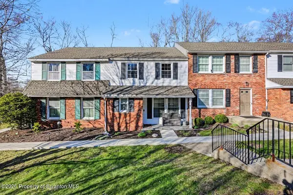 109 Townhouse PL, Roaring Brook Twp, PA 18444