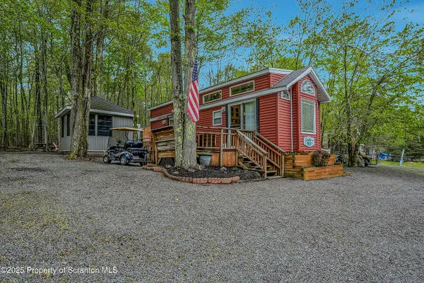 576 Warbler DR, Covington Twp, PA 18424