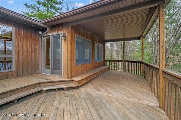 59 Steamers LN, New Milford, PA 18834
